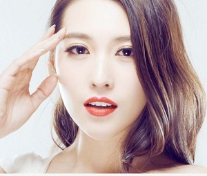 嘴角两侧有纹显老,嘴角纹特别显老怎么去除