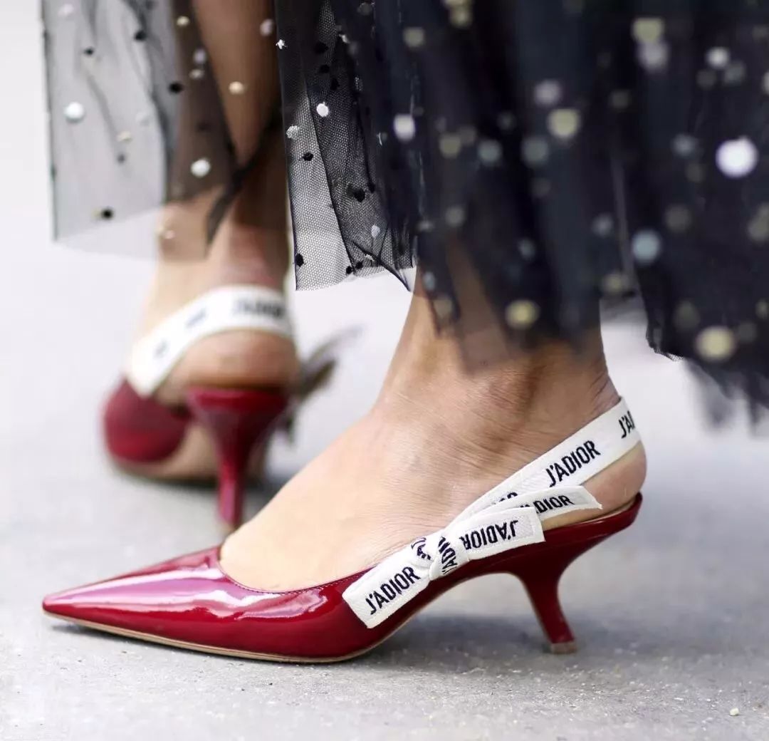 这5双鞋子秋天穿高级又时髦,今年悄悄流行的5双鞋你都知道吗