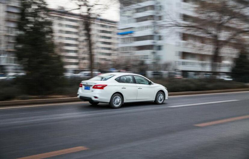 圣诞节热恋生活日记,开着轩逸陪女朋友搜集北京的圣诞树