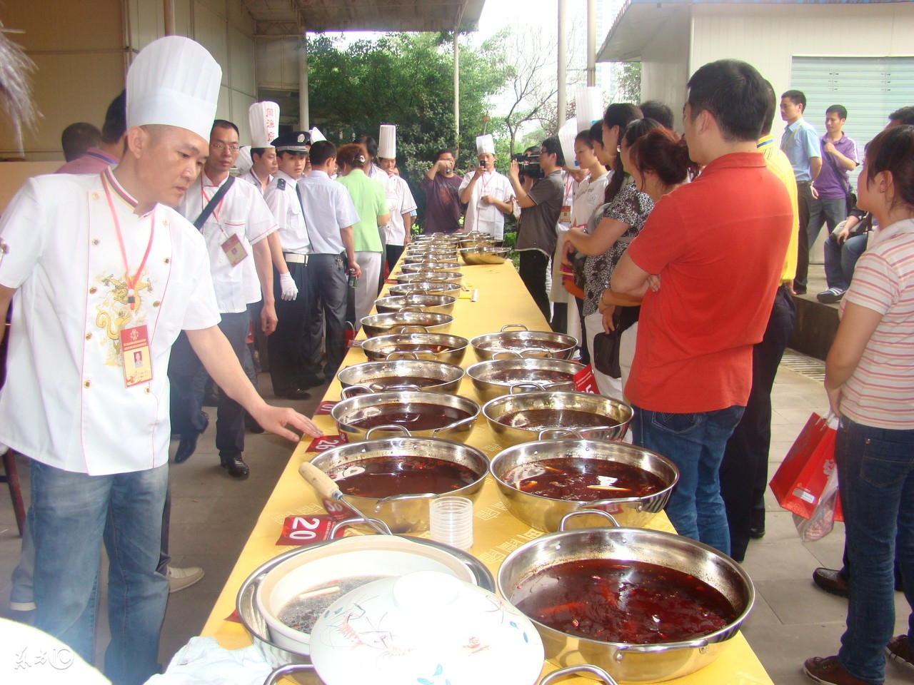 如何开一家正宗重庆火锅店,开一家重庆市井火锅