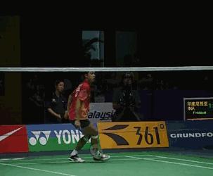 羽毛球反手发高远球的技巧,羽毛球新手反手高远球训练的方法