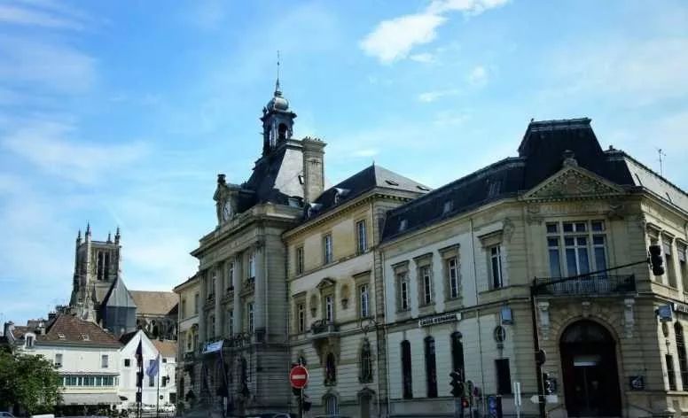 一口咬定修女泡芙法国面包师恋上成都钢琴妹