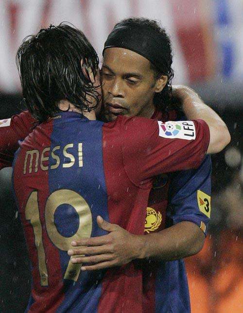 小罗的世界足球先生力压了哪些人,04年世界足球先生为何给了小罗