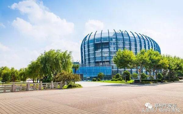 纺织专业排名第一的东华大学还有那些特色专业？将来就业怎么样？