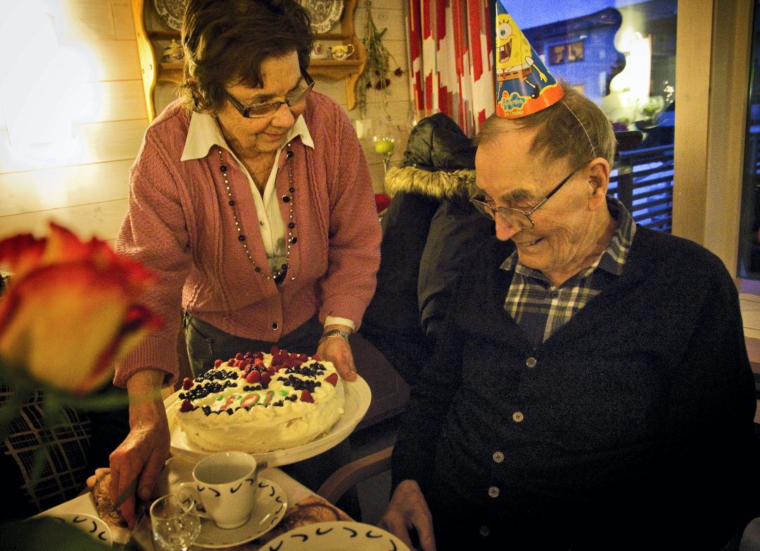 此人每日烟酒不停活到107岁成挪威最长寿老人