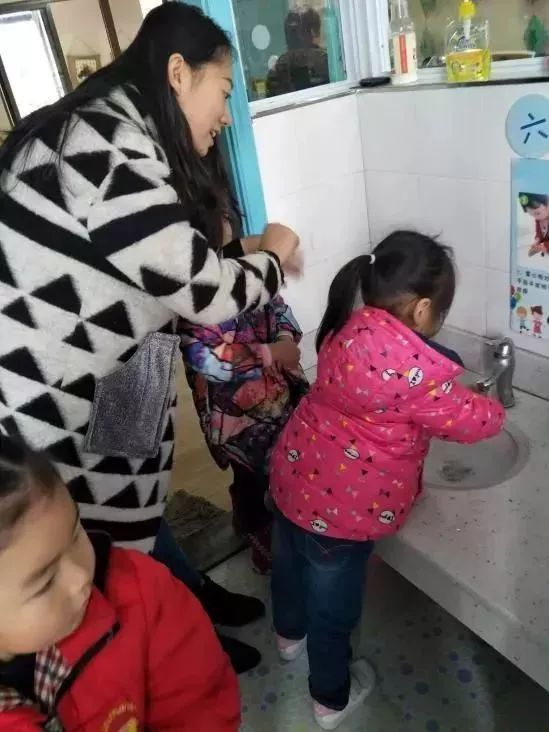 家长助教课文明礼仪幼儿园,家长助教幼儿园美术