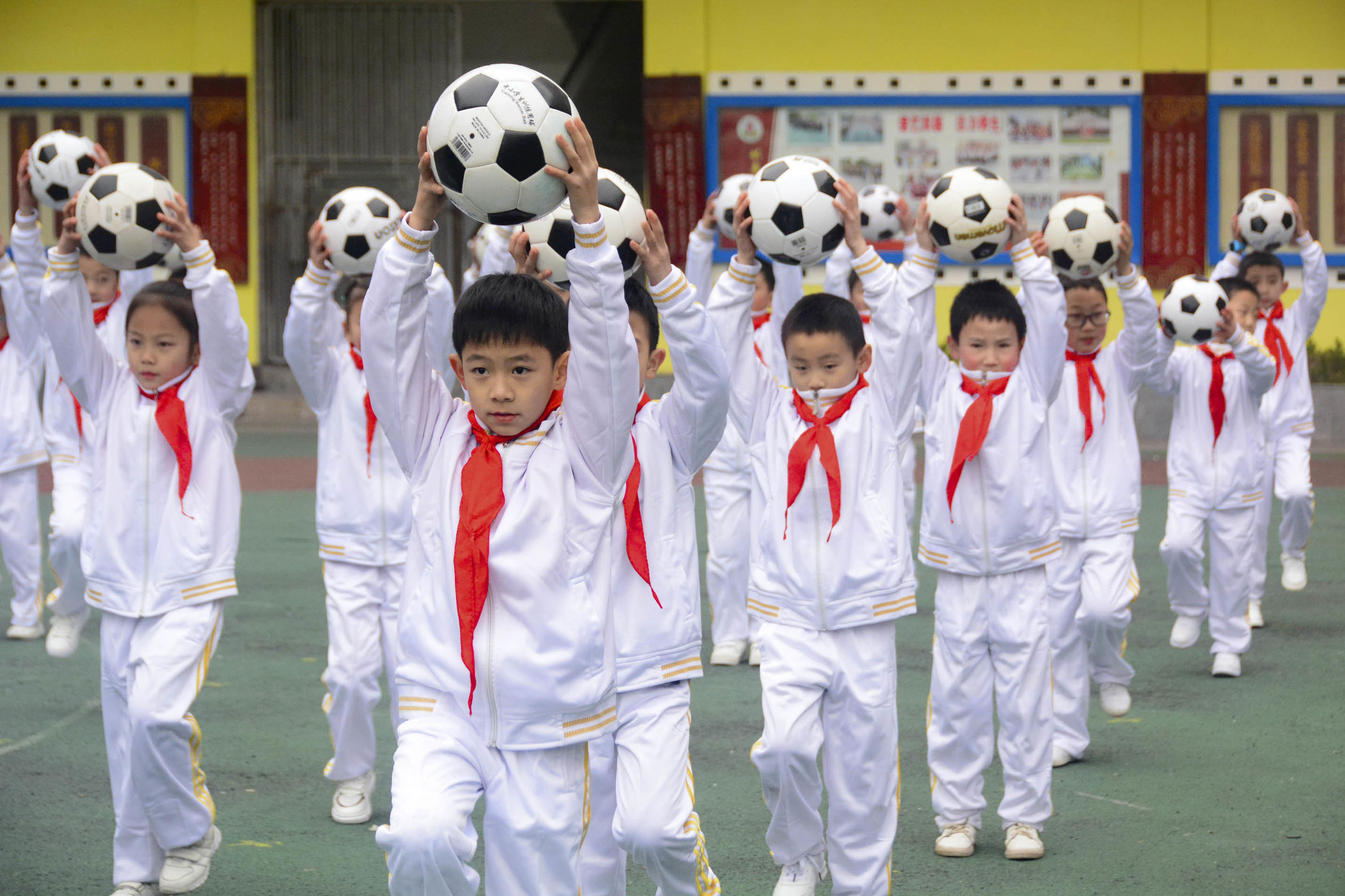 三小校运会啦啦操,巴中市巴州区三小足球操