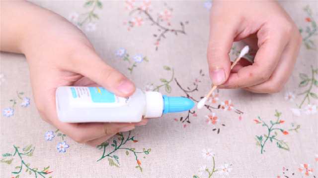 抹指甲油有什么用,油性指甲油和水性指甲油怎么卸掉