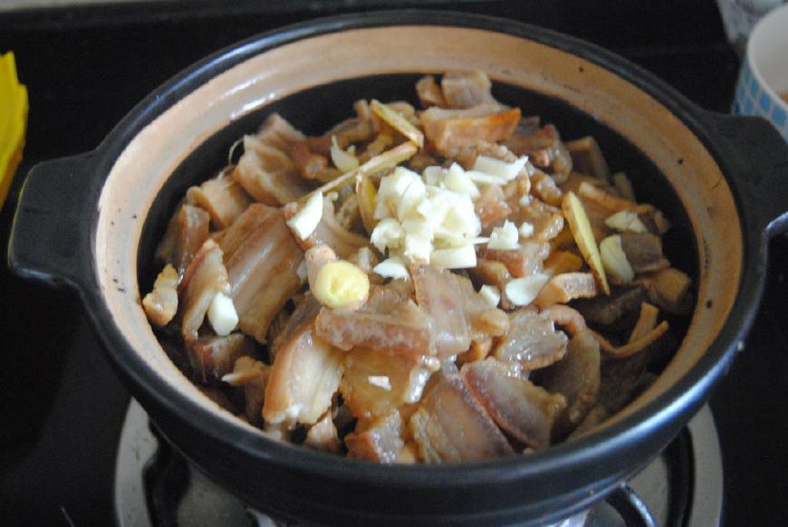 白菜炖油渣的做法,炖油渣的正宗做法