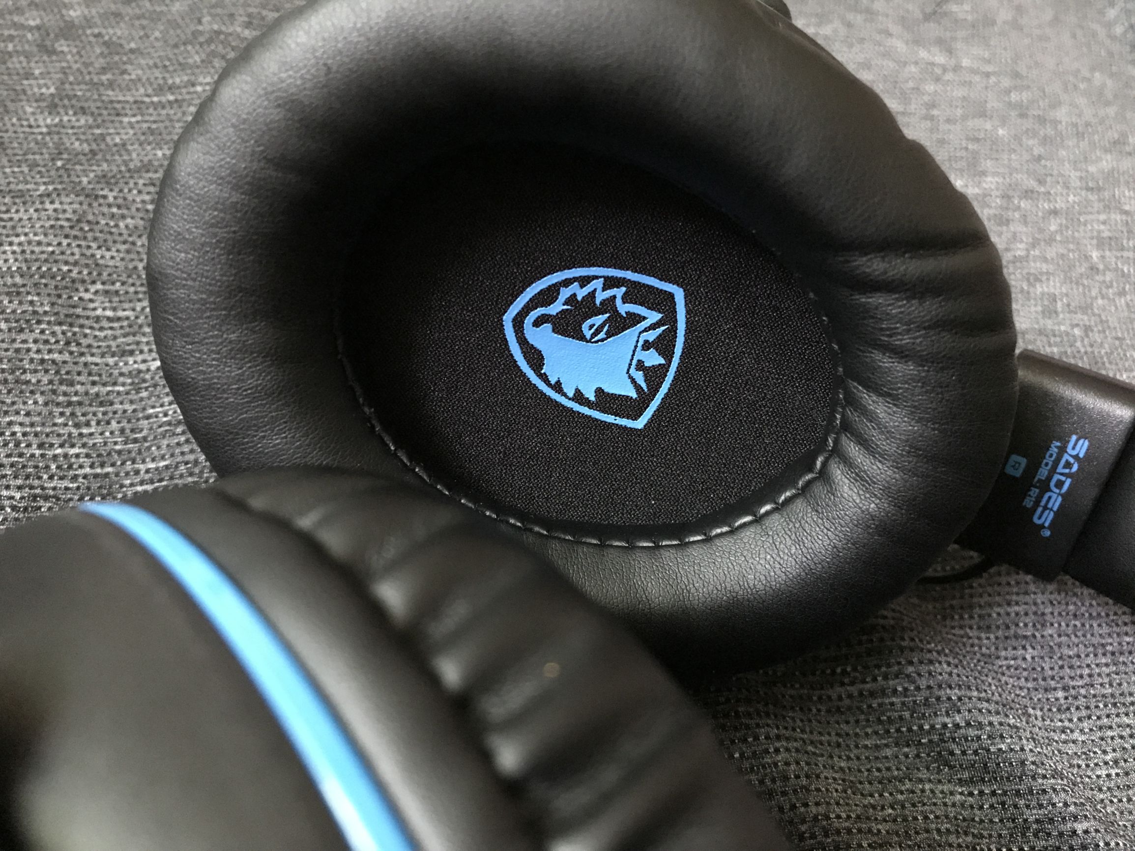 赛德斯r12,赛德斯r1电竞耳机