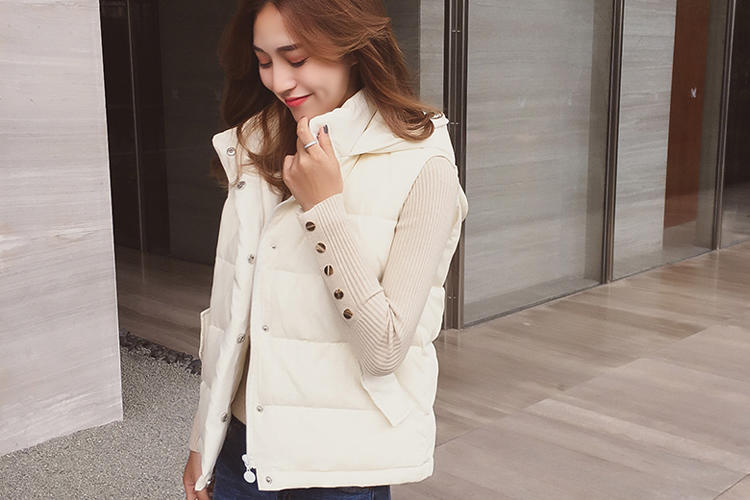 一件马甲就能穿出时髦感你喜欢吗 (现在超有型的马甲时尚百搭)