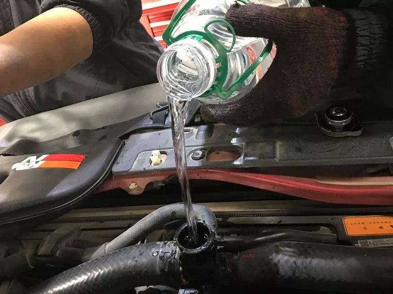 老迈腾和新迈腾综合测评,7年车大保养都需要做什么