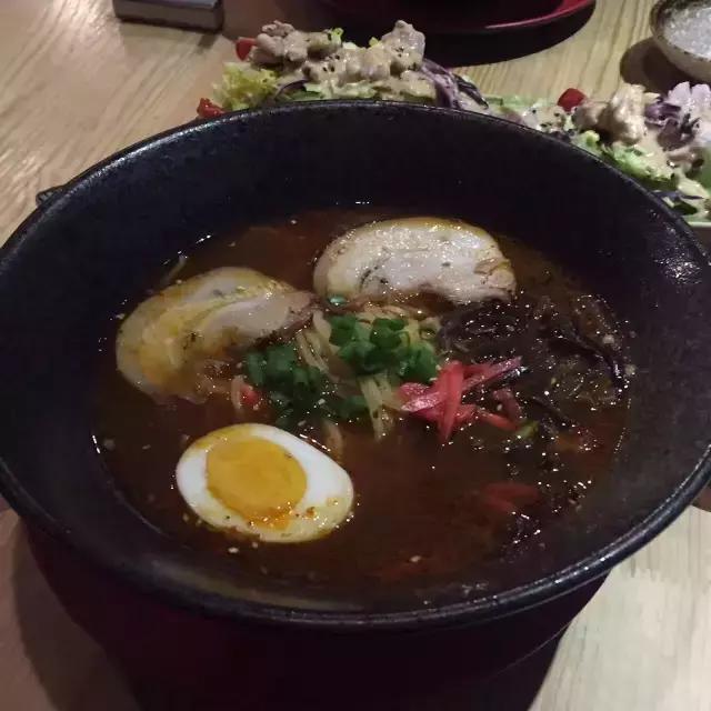 夜深吃一碗面的高级文案,深夜来一碗热乎面