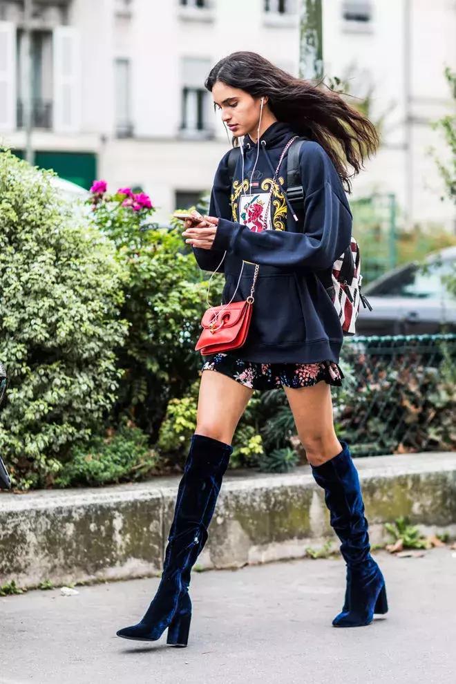 适合冬天小女生穿的黑色马丁靴,适合年轻小姐姐穿的衣服