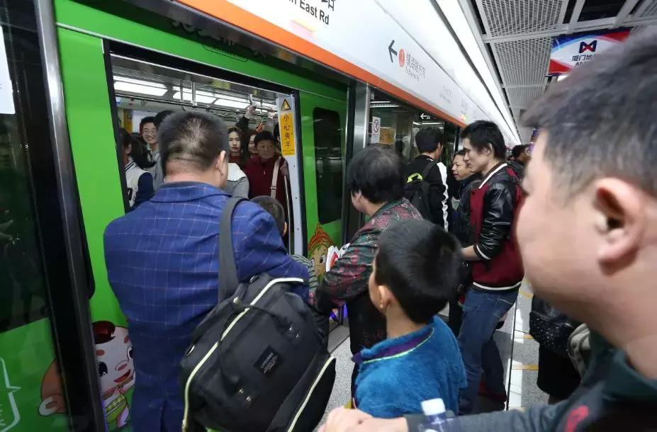 安井又搞事情，竟然承包了一列地铁，这一年它干的大事还真不少！