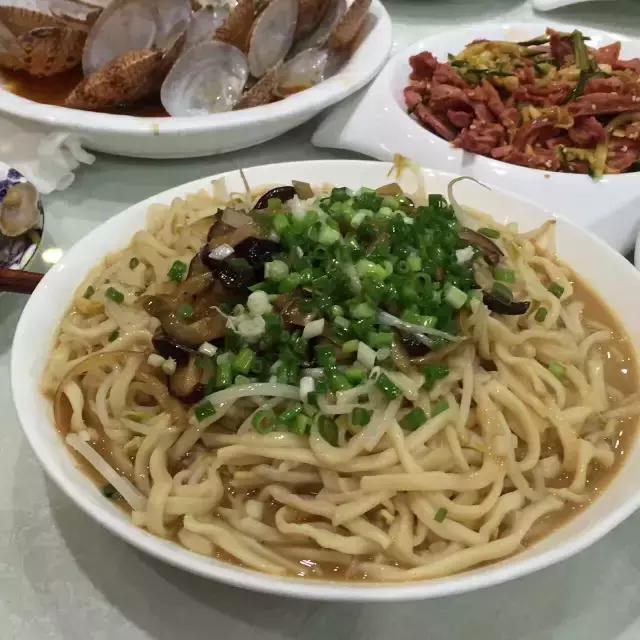 夜深吃一碗面的高级文案,深夜来一碗热乎面