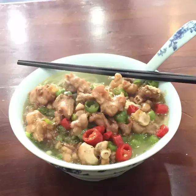 夜深吃一碗面的高级文案,深夜来一碗热乎面