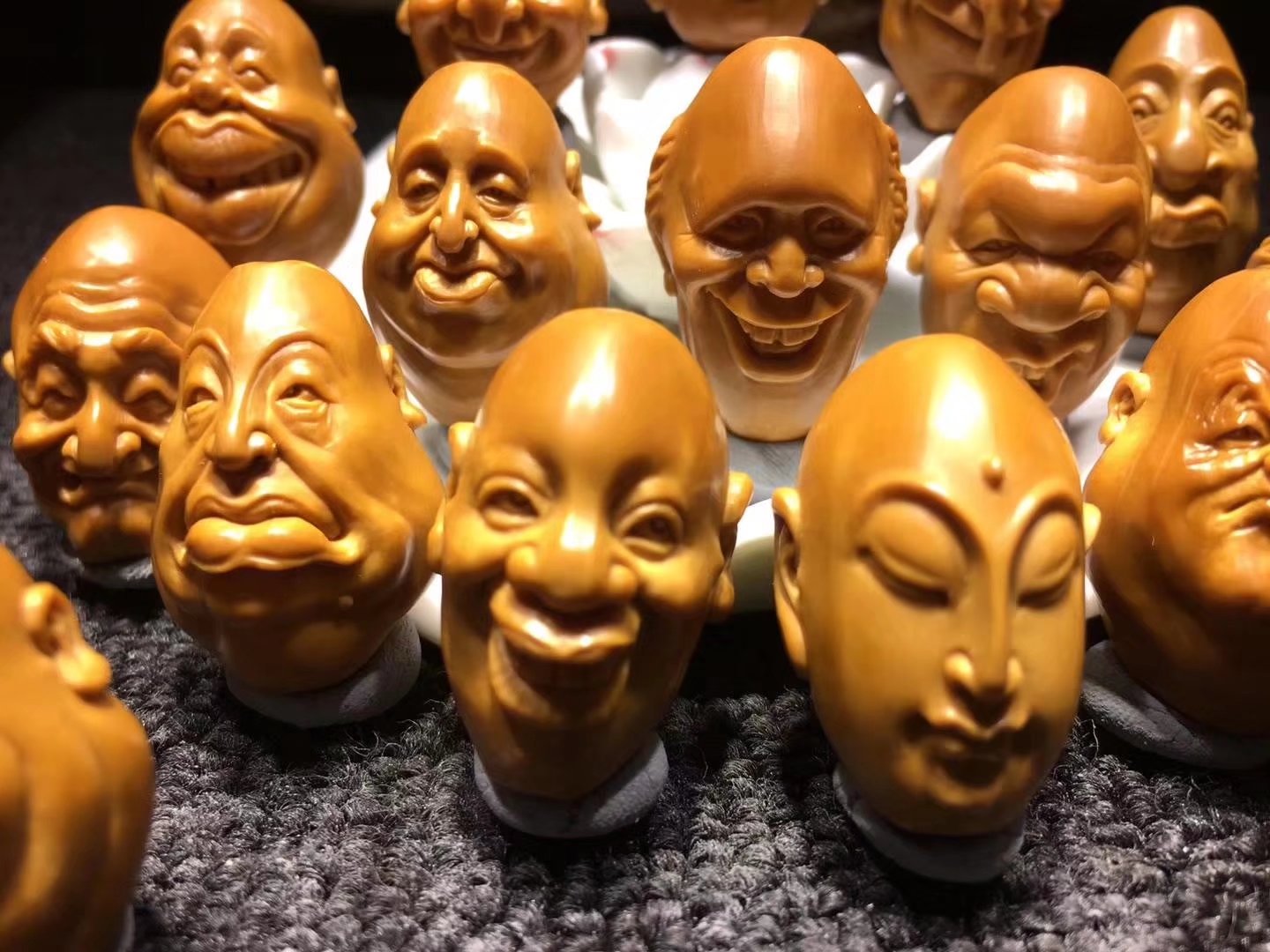 橄榄核雕中雅玩，憨豆，格格巫，泰森，爱因斯坦