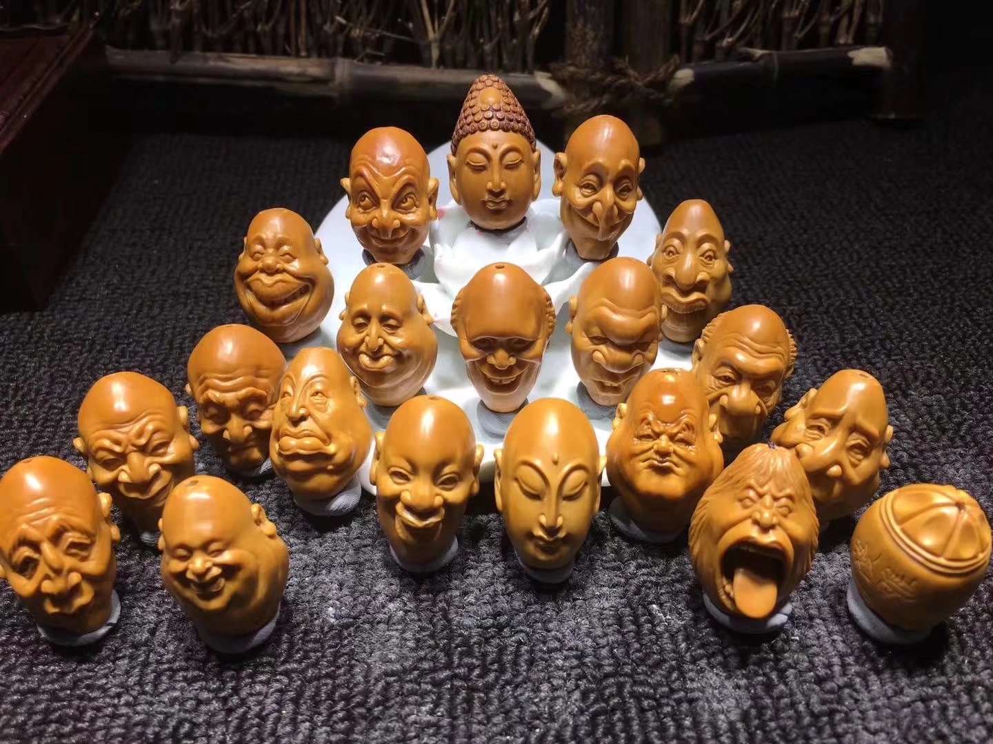 橄榄核雕中雅玩，憨豆，格格巫，泰森，爱因斯坦