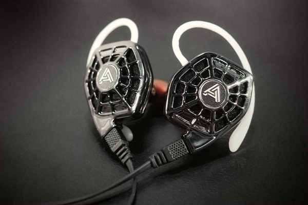 设备总价值超过80万，快来周六来发烧耳机俱乐部沙龙