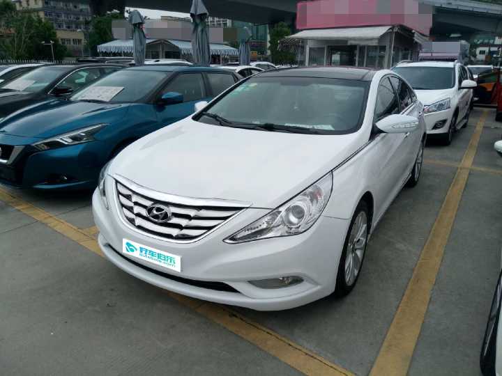 13款索纳塔八带全景天窗的配置,索纳塔9代2.0自然吸气全景天窗