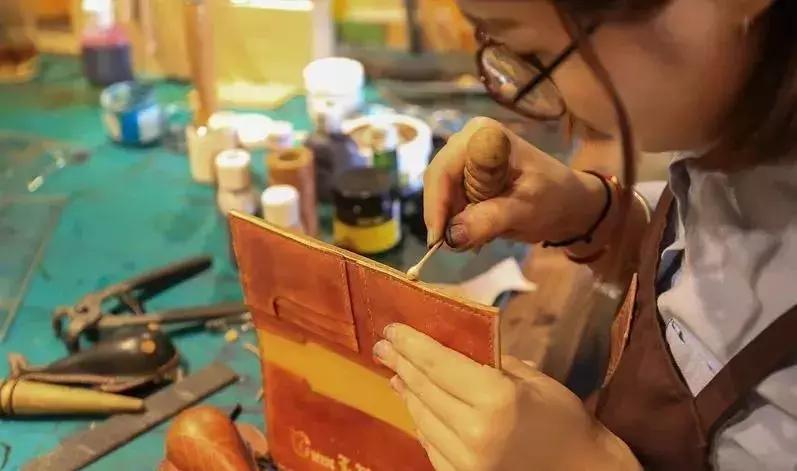 学手工皮具找谁,手工皮具行业前景如何