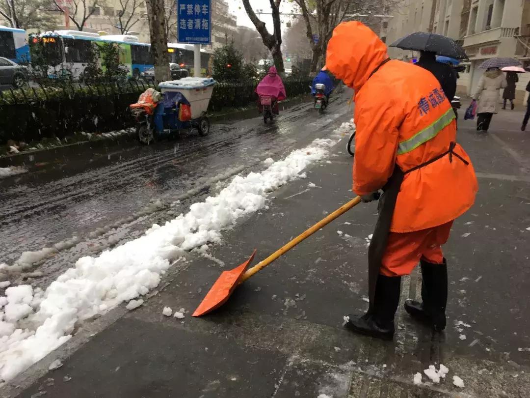 大雪袭城，却畅通无阻！只因为有可敬的他们