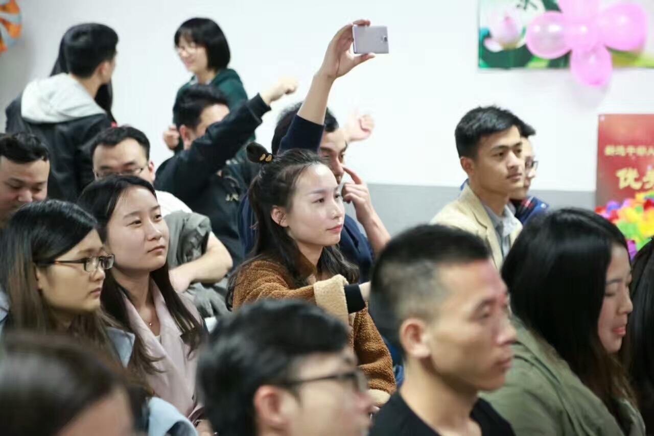 我叫高青，无名小卒，我想聊聊我的富士康小厂妹生涯