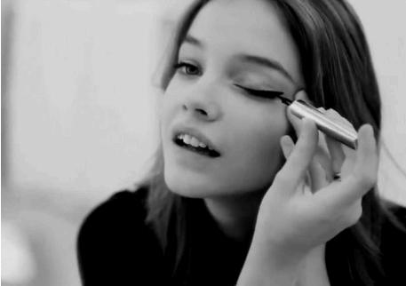 #你画的不是眼线是灵魂#竟然瞎画十年还不自知！