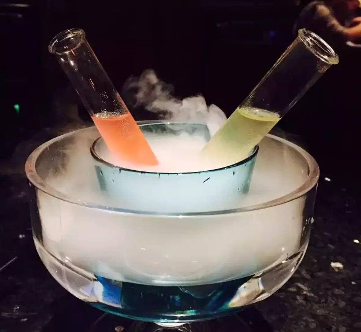 以“毒药”走红的餐厅：我是这样让顾客抢着为创意掏钱的