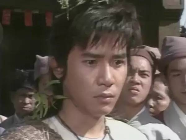 无厘头鼻祖，竟然是某大导演全家齐上阵黑武侠片的这部喜剧