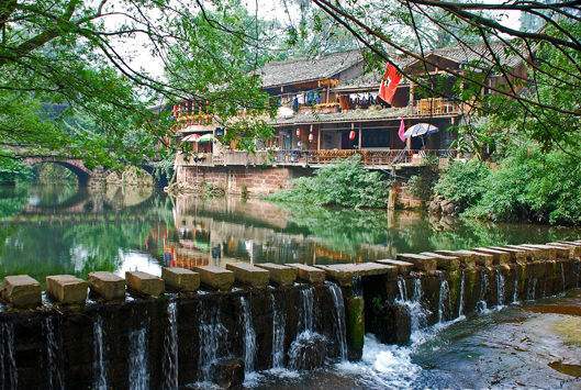 雅康高速雅泸段二郎山隧道群,雅康高速要经过川藏第一桥吗