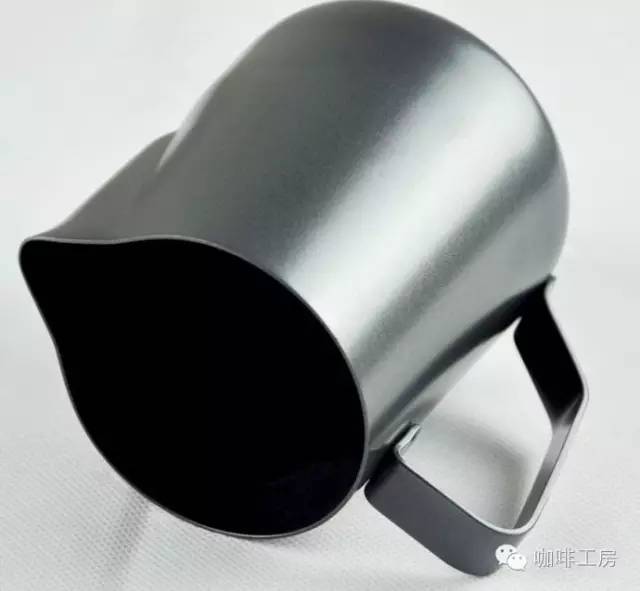 新手选咖啡拉花针还是拉花缸好,拉花拿铁用什么花缸好