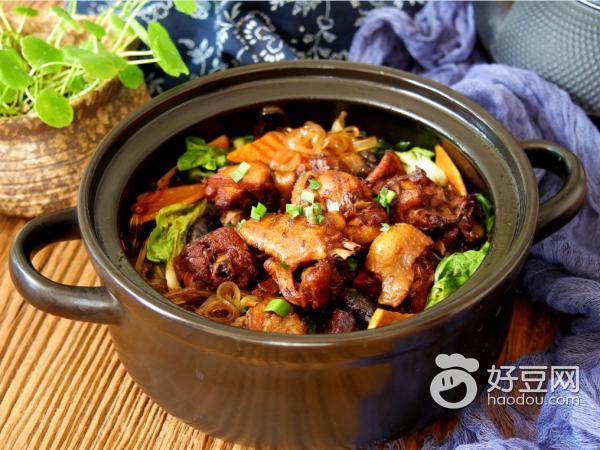 做菜的视频家常菜砂锅鸡块,酱油砂锅鸡块