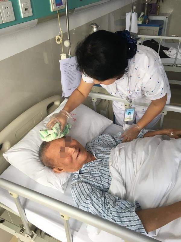 三亚市人民医院强还是中心医院好,三亚人民医院排名榜