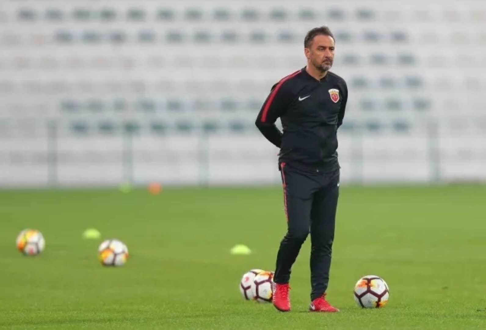 上港迪拜冬训,2020上海上港比赛前训练照片