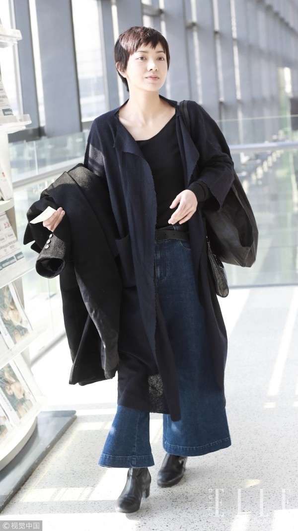 冬天加厚黑色牛仔裤,女生冬天穿黑色牛仔裤配过膝靴