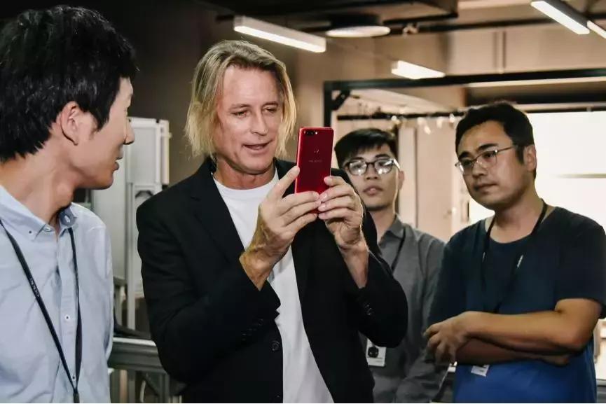 已拥有2亿年轻用户，这个科技品牌的时尚野心有多大？