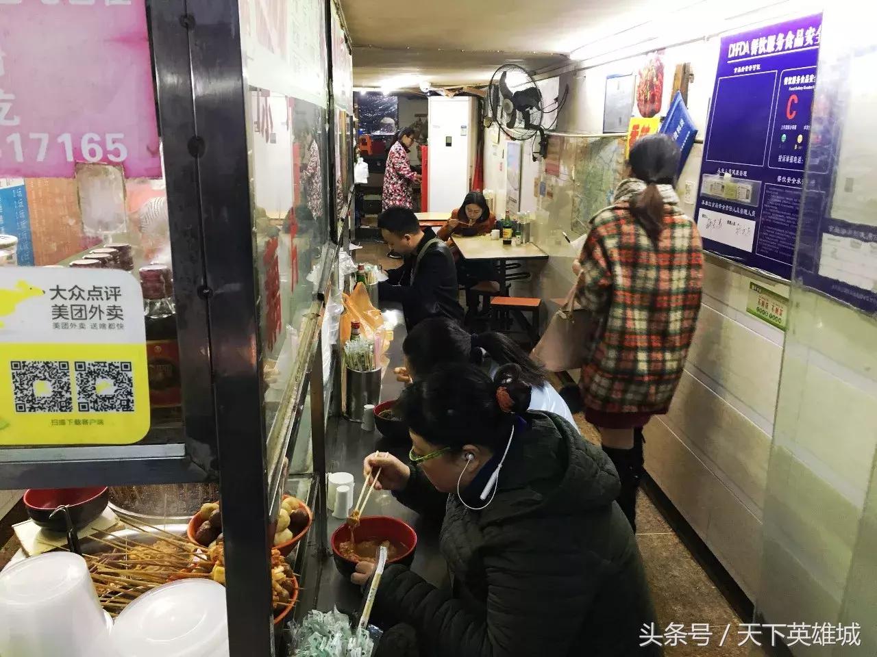 短短一条三百米的街，竟让人从白天走到黑夜……