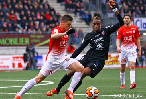 里昂大胜巴黎,里昂欧冠赢曼城