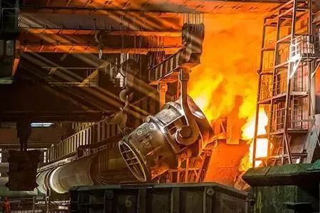 挣钱比王思聪还溜！父亲被枪杀后掌权的“败家子”，自己做成首富