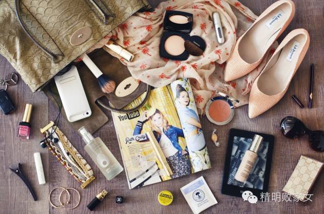 女孩子的包里到底装有什么,女人的包里都装什么