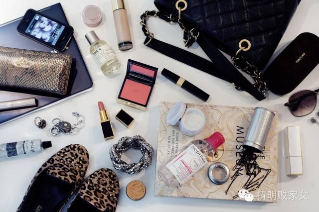 女孩子的包里到底装有什么,女人的包里都装什么