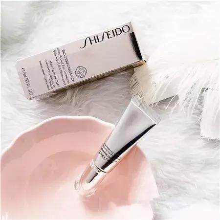 20岁应该用什么样的眼霜,为什么过了20岁一定要用眼霜