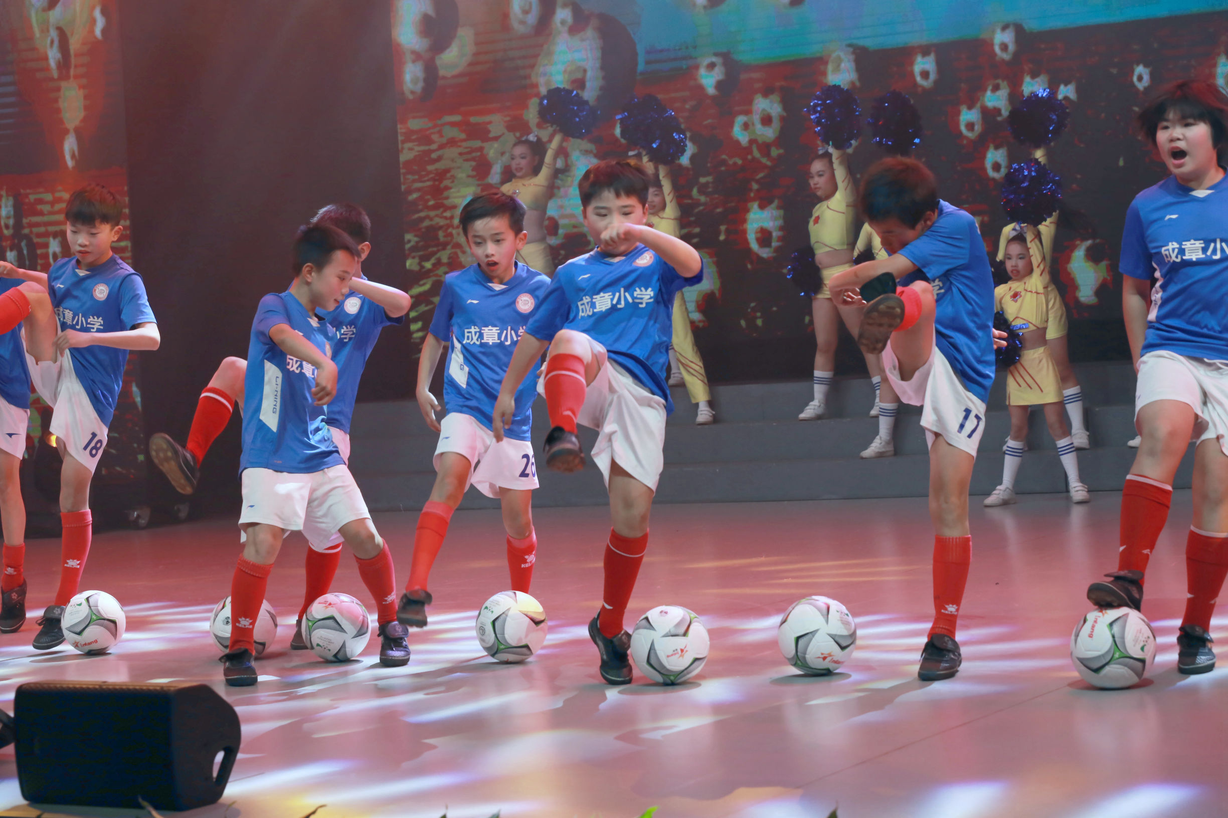 足球秀幼儿园,快乐足球阳光童年