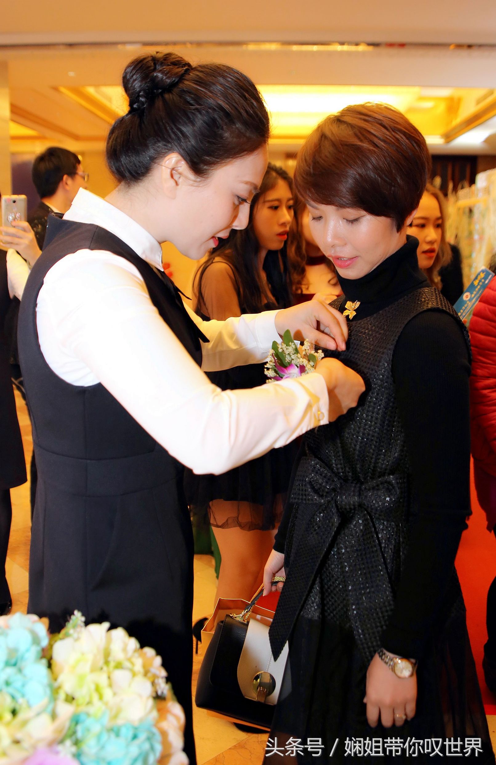 九载春华秋实今朝骏业日新的意思,春华秋实谱写事业华章