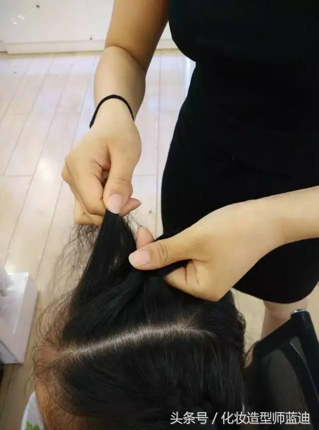 编发教程拉拉队,三股瀑布辫编发步骤图解