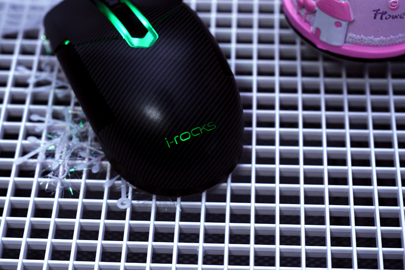 如果说樱桃是买盒子送键盘,那I-ROCKS锆Zr-60算是买盒子送鼠标了