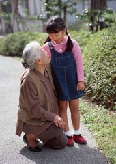 补钙吃钙片还是从食物中获取,吃进去的钙片是补到哪里的