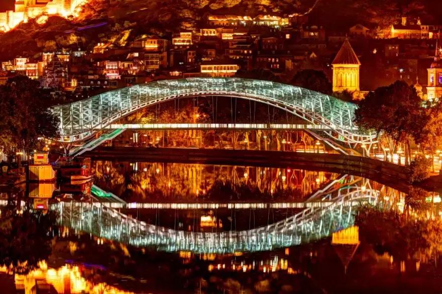 这个极具欧式风情的亚洲国家，景点几乎免费开放，电子签超方便！